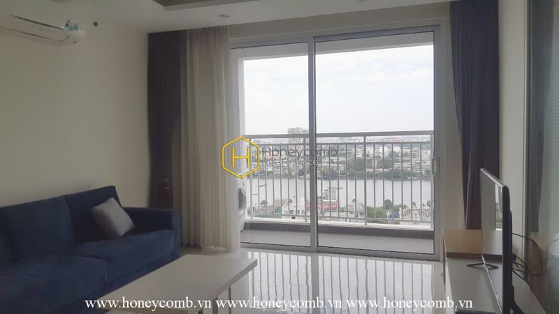 A refined Tropical Garden apartment with smart design and rustic interior