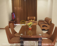 Căn hộ sáng sủa tại Vinhomes Central Park với ánh sáng tự nhiên và cửa sổ cao