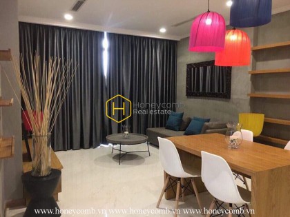 What a warm Chinese vibe in this Vinhomes Central Park apartment!