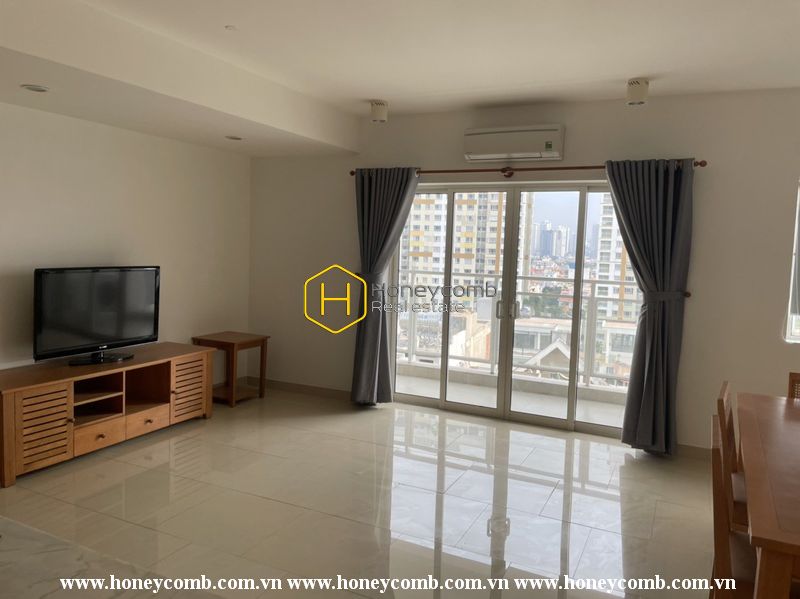 Superior River Garden apartment for rent with warm tone color