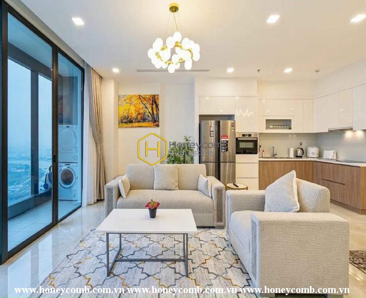 Engaged by the Vinhomes Golden River apartment's charismatic beauty