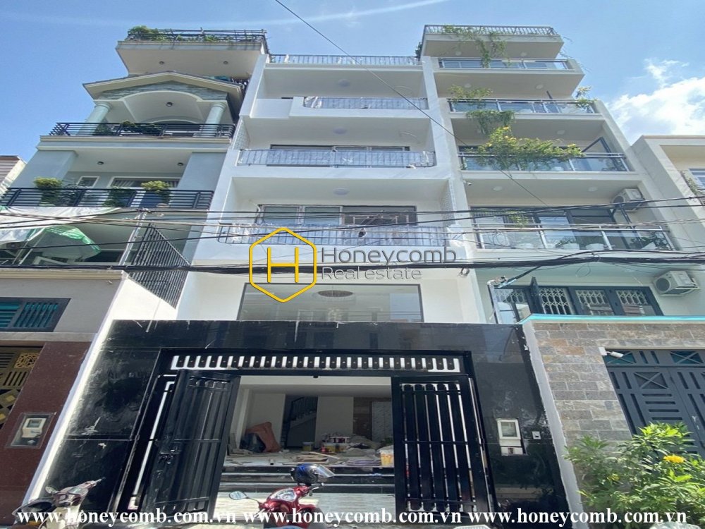 Gorgeous villa in urban style at District 2