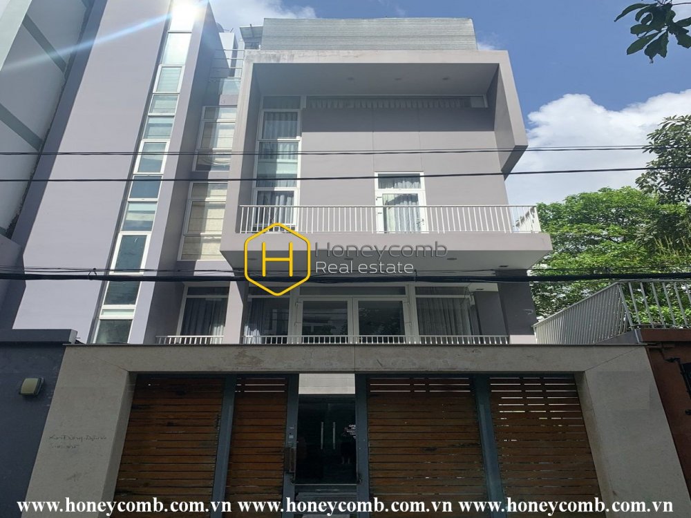 Explore a luxurious life in this deluxe villa with full amenities and conveniences in District 2