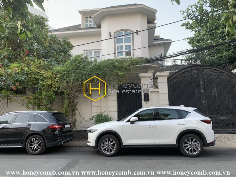 Love at first sight with the gorgeousness of our top villa in District 2