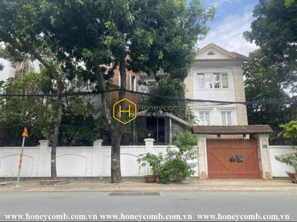 Get away from the chaos in this peaceful and rustic villa in District 2