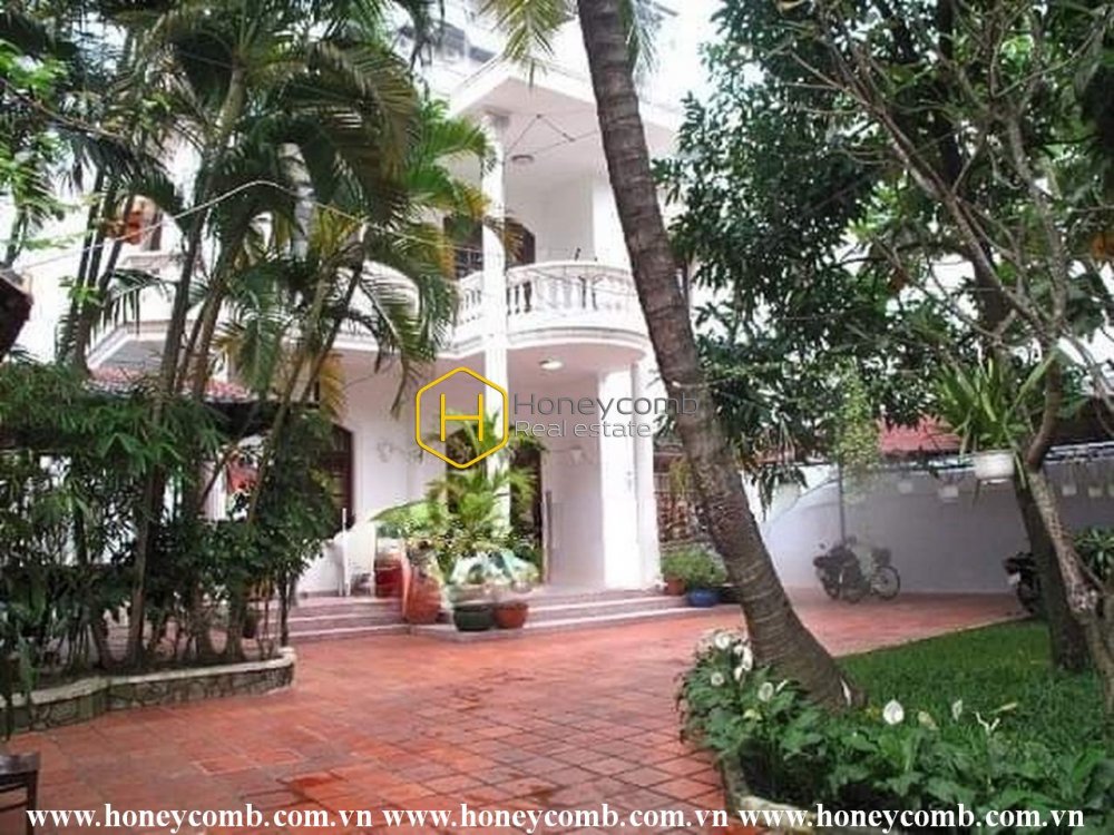 How happy you are to live in such a lavish villa in Thao Dien Ward