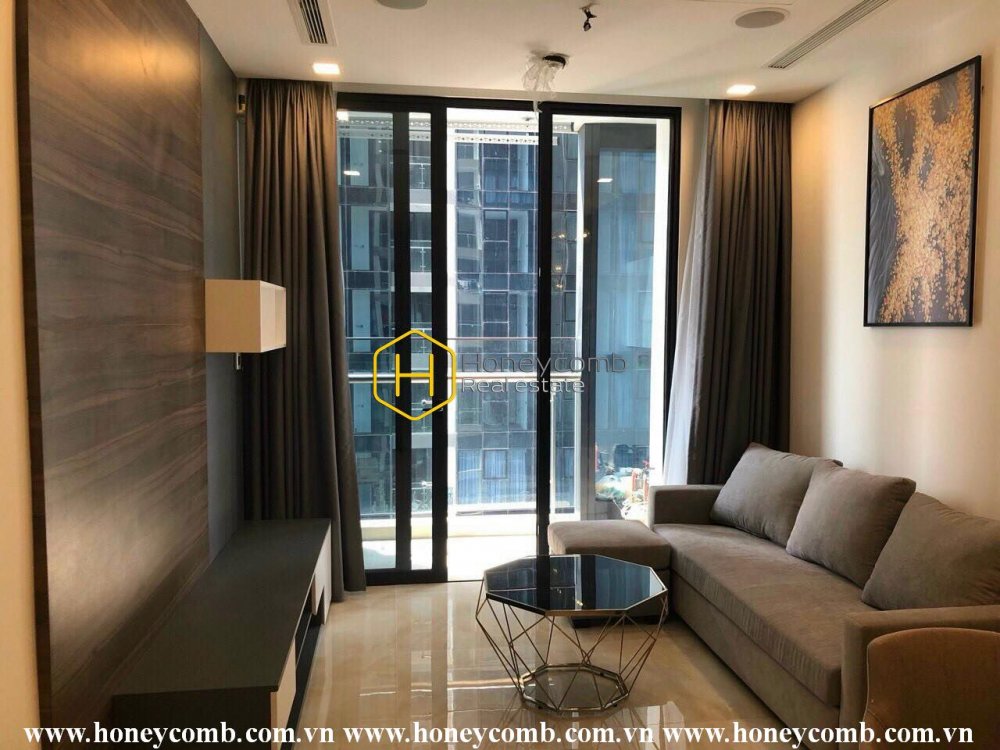 Căn hộ này thiệt thoáng đãng và rực rỡ! Tọa lạc tại Vinhomes Golden River  đang cho thuê