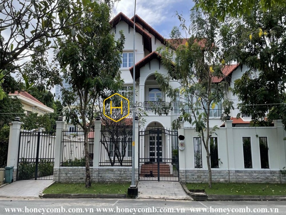 Rustic villa with full amenities, airy pool and prime location in Nguyen Van Huong Street