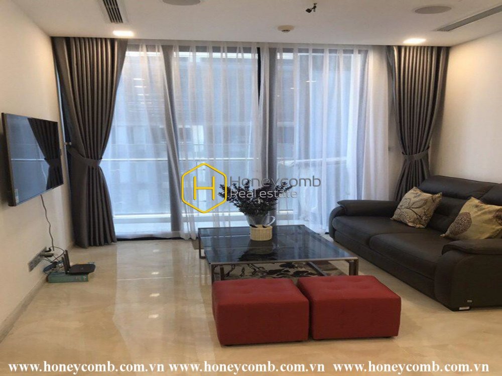 Căn hộ 1 giường ngủ với kiến ​​trúc đương đại đầy sáng tạo cho thuê tại Vinhomes Golden River