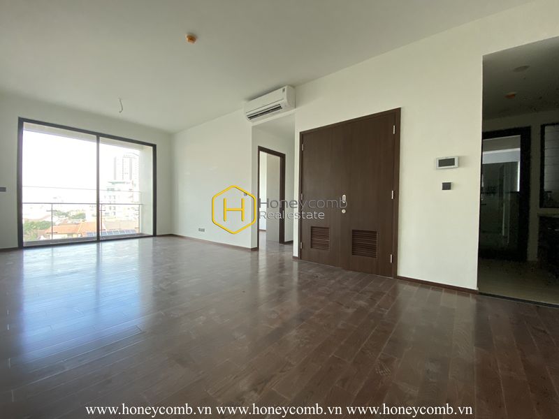 Căn hộ không nội thất ngập tràn ánh nắng ở D ' Edge