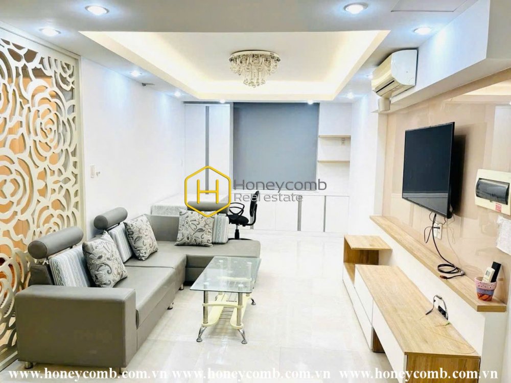 Contemporary apartment and airy riverside view for rent in Tropic Garden