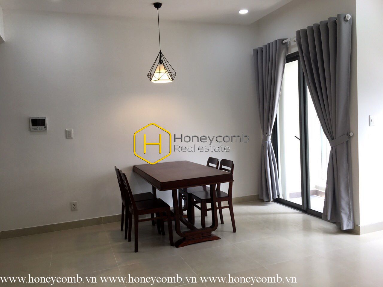 Căn hộ 2 phòng ngủ với tầm nhìn ra hồ bơi tại Masteri Thao Dien đang cho thuê