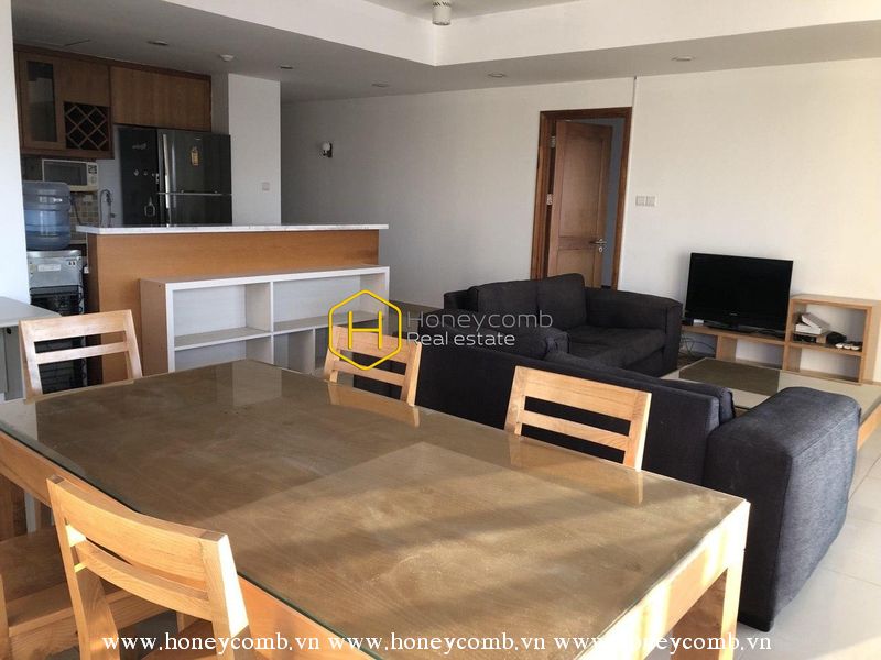 Upscale apartment in River Garden with airy river view is ready for move-in