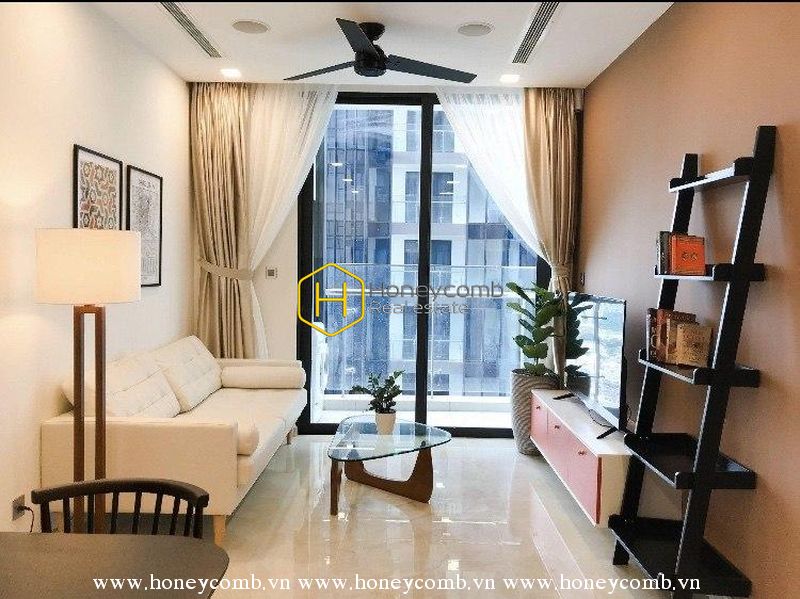 Glowing private apartment in Vinhomes Golden River – Compact, Cozy & Fully-equipped