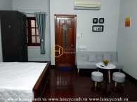 Căn biệt thự tao nhã với thiết kế tông gỗ ẩn náu trong lòng Quận 2