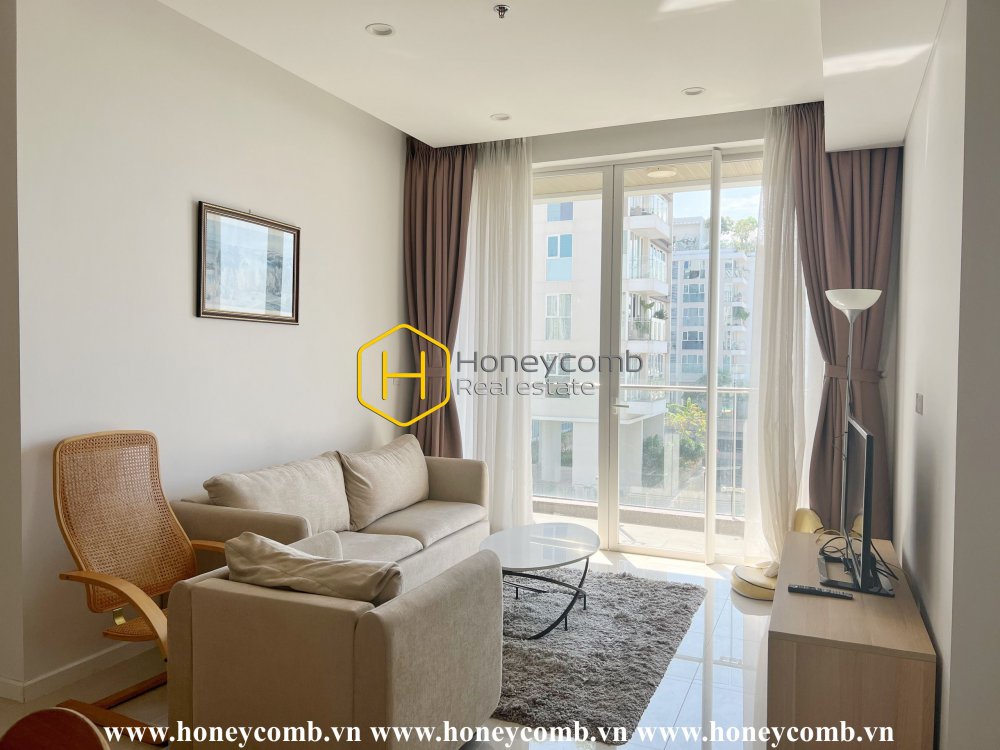 Sala Sarimi apartment: exploiting and harmonizing the light and dark areas