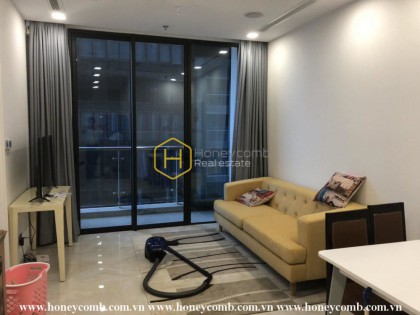 Căn hộ 2 phòng hợp phù hợp để làm văn phòng ở Vinhomes Golden River cho thuê