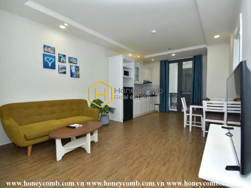 Một căn hộ dịch vụ ở District 2 đầy thanh lịch trong sắc trắng tao nhã