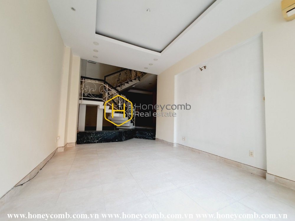 Freezed as standing in front of the beauty of this District 2 villa