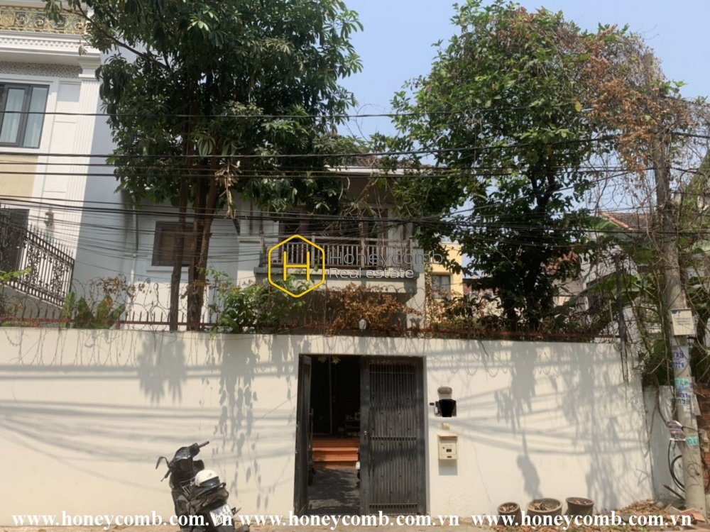 Rustic villa with full amenities and peaceful atmosphere in District 2