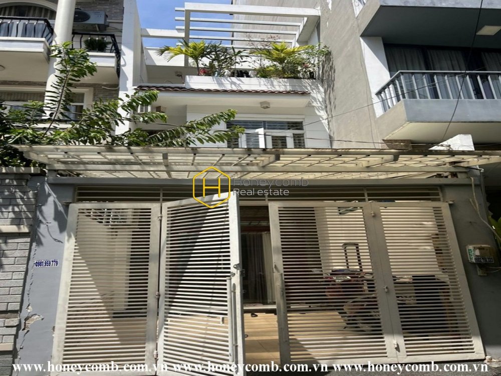 A lovely villa with colorful layout and neat decoration for your family in District 2