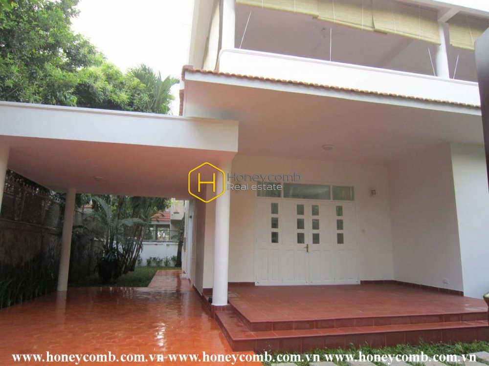 Shiny villa with full modern amenities for rent in District 2