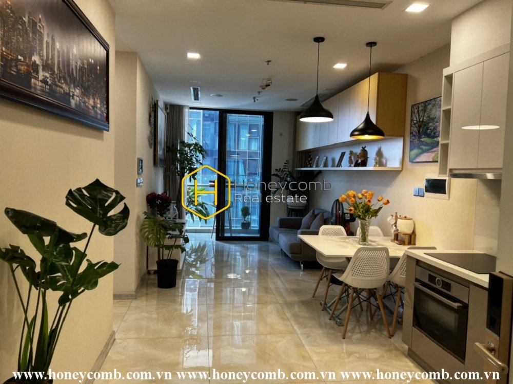 Một căn hộ thoáng đãng và sang trọng đang ở Vinhomes Golden River ngay trước mắt bạn đấy!