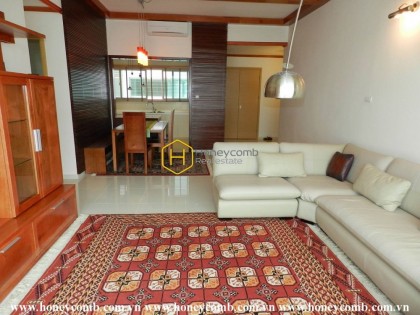 Such an elegant wooden furnished apartment in the Vista for rent