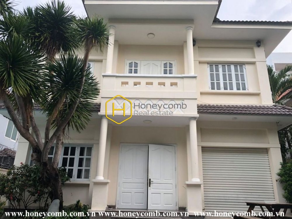 Shiny villa with full modern amenities for rent in District 2