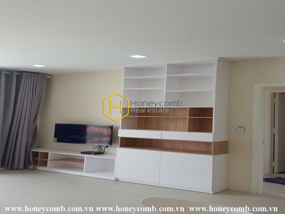 Explore minimalist style in this amazing apartment in Tropic Garden