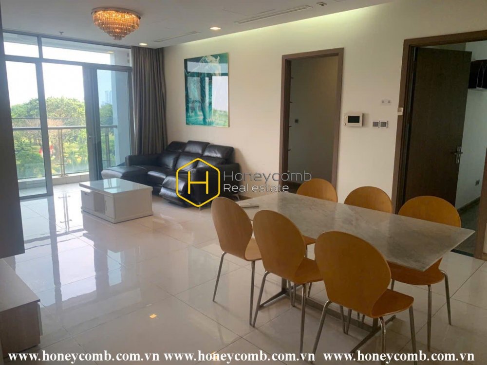 Căn hộ sáng sủa tại Vinhomes Central Park với ánh sáng tự nhiên và cửa sổ cao