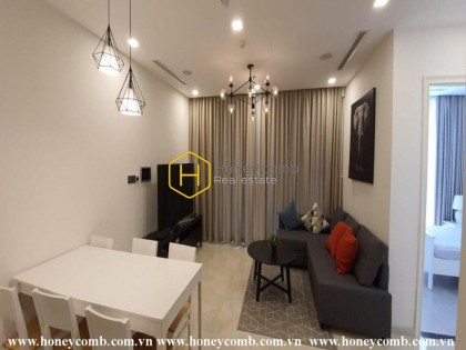 Căn hộ 2 phòng ngủ với kiến trúc đơn giản và tao nhã cho thuê tại Vinhomes Golden River
