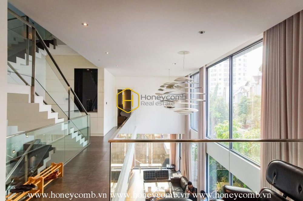 Super luxury villa located in the prestigious District 2 for rent