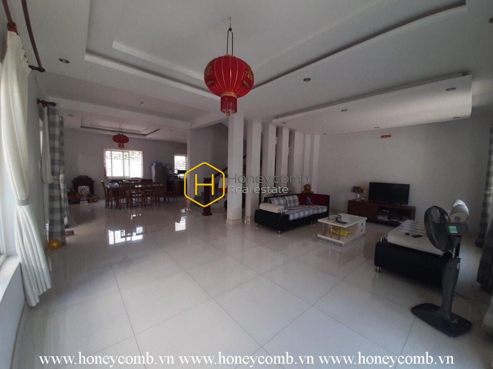 This is how home should feel: Classy & Cozy Villa in District 2 for lease