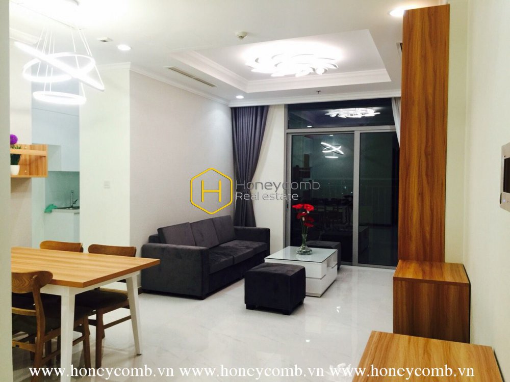 Cho thuê căn hộ 2 phòng ngủ đầy thanh lịch tại Vinhomes Central Park