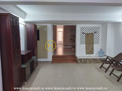 Mini house with full of sunshine in District 2 for rent