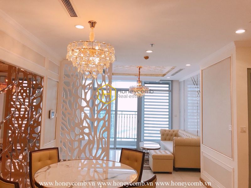 Căn hộ thoáng đãng và đầy nắng cùng với hệ thống nội thất đầy đủ ở Vinhomes Central Park