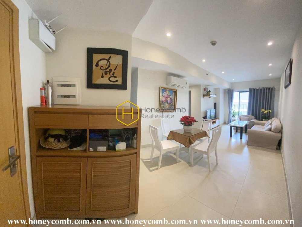 Một căn hộ đẹp mộc mạc với nội thất bằng gỗ ở Masteri Thảo Điền