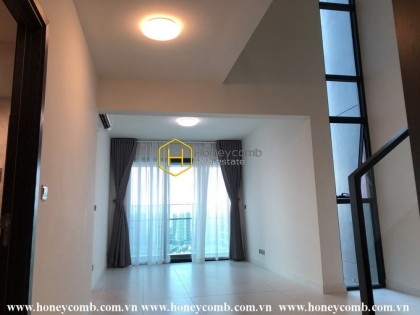 Spacious unfurnished duplex apartment with bright layout for rent in Feliz En Vista