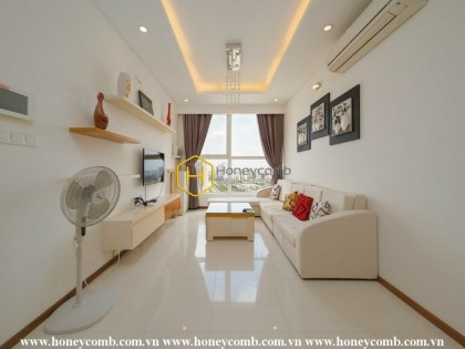The unique location of this Thao Dien Pearl apartment owns a sweeping view of the city