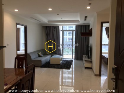 Simplified design apartment with wooden furnishings for rent in Vinhomes Central Park