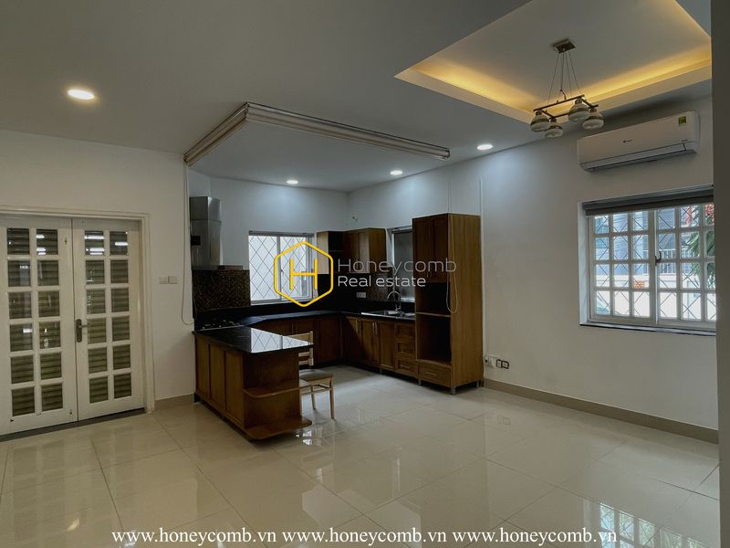 Shiny villa with full modern amenities for rent in District 2