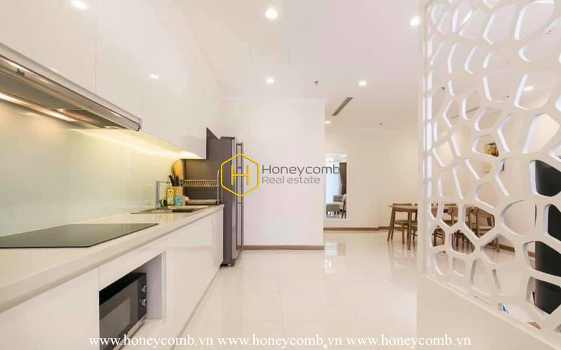 Căn hộ mang màu trắng chủ đạo với nội thất tinh xảo ở Vinhomes Central Park