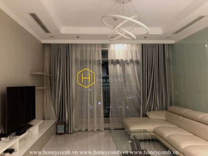 Located in Vinhomes Central Park , this apartment has all the advantage of the area