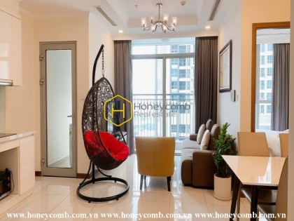 Moving into this outstanding apartment and enjoy the peaceful atmostphere in Vinhomes Central Park