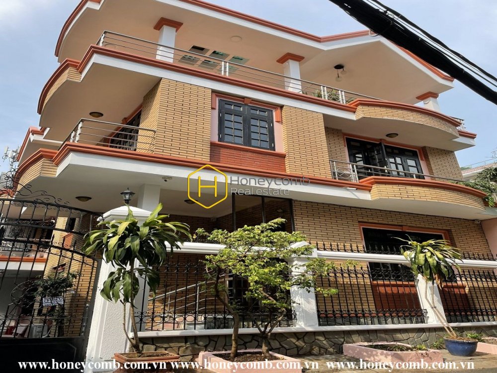 Such a picturesque villa only available in District 2