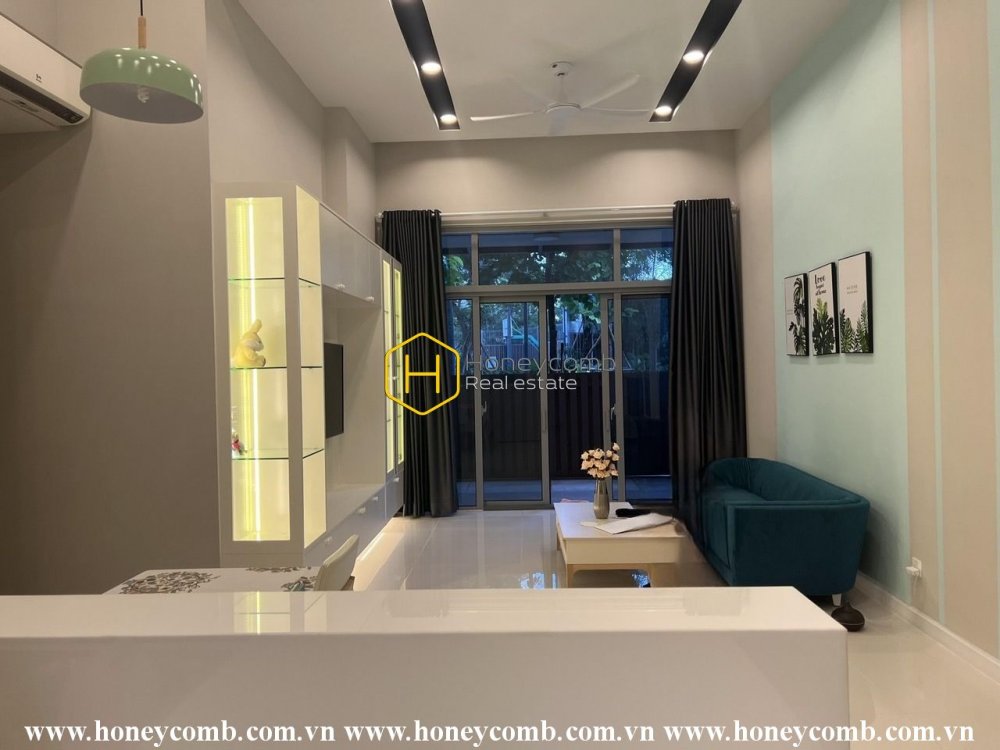 Interesting apartment in Palm Heights with a spacious area and elegant vibe