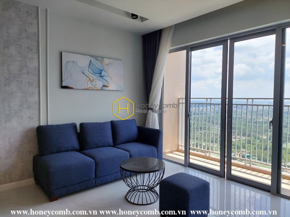 A particular apartment with artistic design in Palm Heights