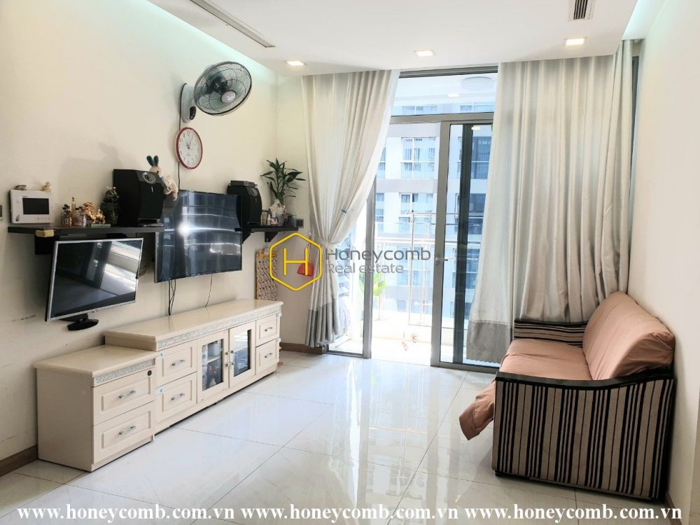 Chiêm ngưỡng tầm view bể bơi cực đẹp trong căn hộ Vinhomes Central Park này