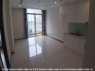 Airy and well-lit apartment with full amenities in Vinhomes Central Park